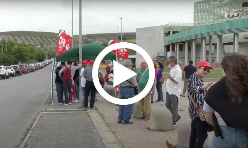 Sanità, sit-in di protesta della Cgil dinanzi il Policlinico di Catanzaro images Sanità, sit-in di protesta della Cgil dinanzi il Policlinico di Catanzaro
