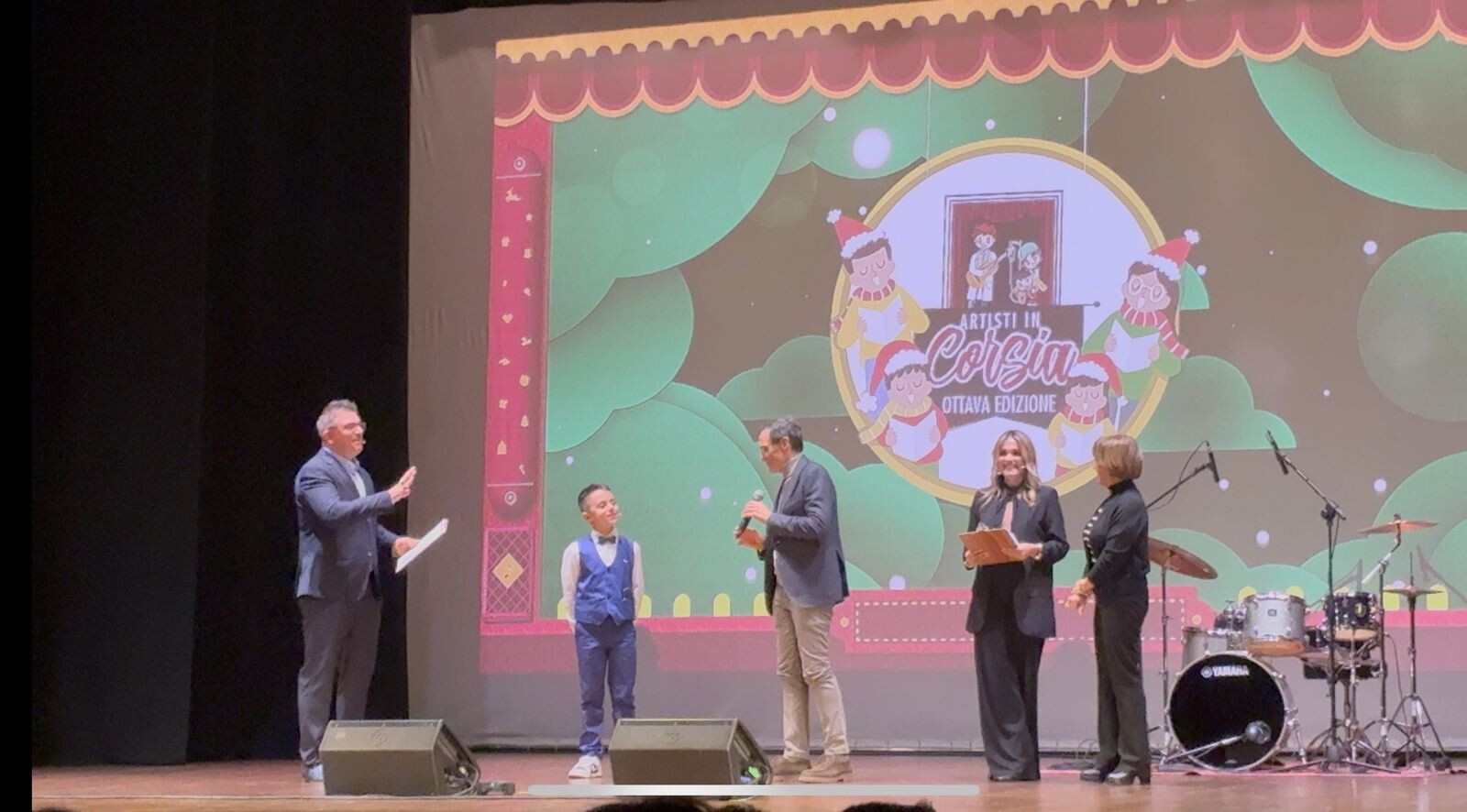 Catanzaro, Artisti in corsia vince la sfida: l'intrattenimento si trasforma in impegno sociale images Catanzaro, Artisti in corsia vince la sfida: l'intrattenimento si trasforma in impegno sociale