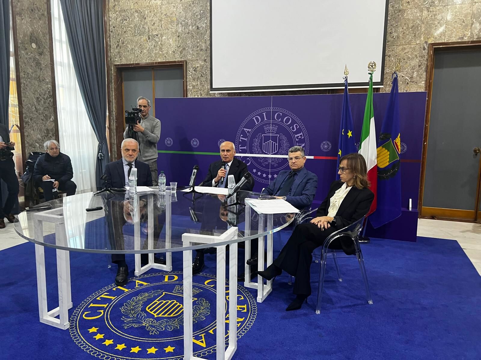 images Cosenza, il sindaco Caruso presenta la nuova Giunta 