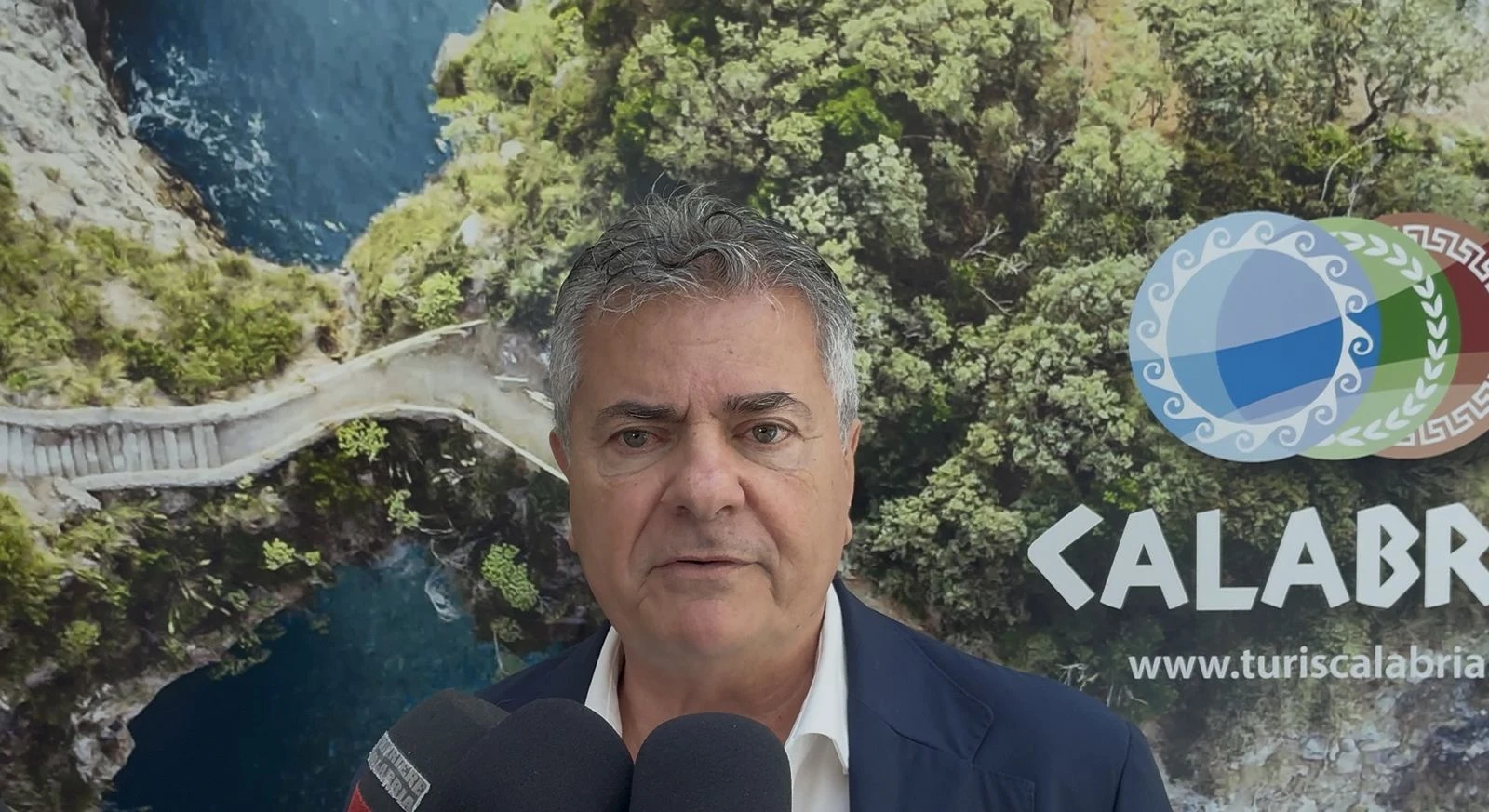 
Piano Primi, Mancuso con oltre 200 amministratori in Cittadella: “30 milioni per la piccola viabilità”