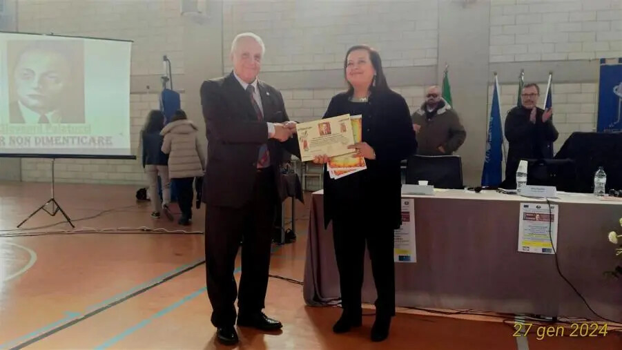 Assegnata la borsa di studio 2024 dell'associazione Amici di Crotone images Assegnata la borsa di studio 2024 dell'associazione Amici di Crotone