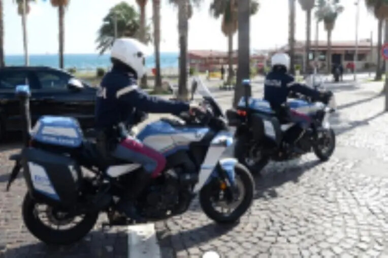 Crotone, ruba la borsa ad un anziana in fila al laboratorio di analisi: arrestato images Crotone, ruba la borsa ad un anziana in fila al laboratorio di analisi: arrestato