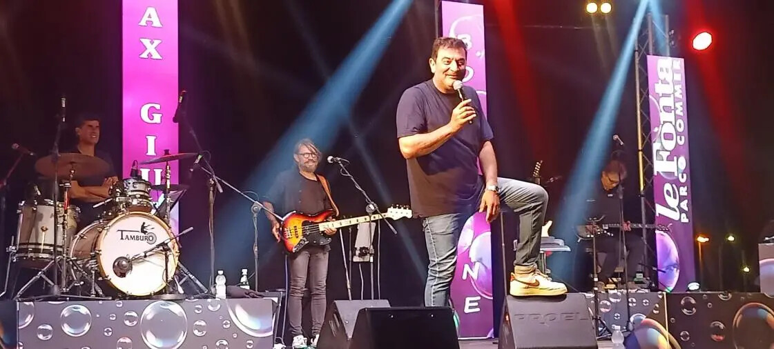 Catanzaro, il Parco Commerciale Le Fontane festeggia 15 anni con le “Bollicine” di Max Giusti images Catanzaro, il Parco Commerciale Le Fontane festeggia 15 anni con le “Bollicine” di Max Giusti