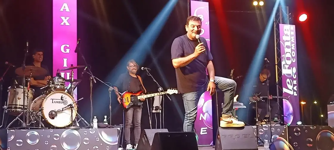 Catanzaro, il Parco Commerciale Le Fontane festeggia 15 anni con le “Bollicine” di Max Giusti images Catanzaro, il Parco Commerciale Le Fontane festeggia 15 anni con le “Bollicine” di Max Giusti