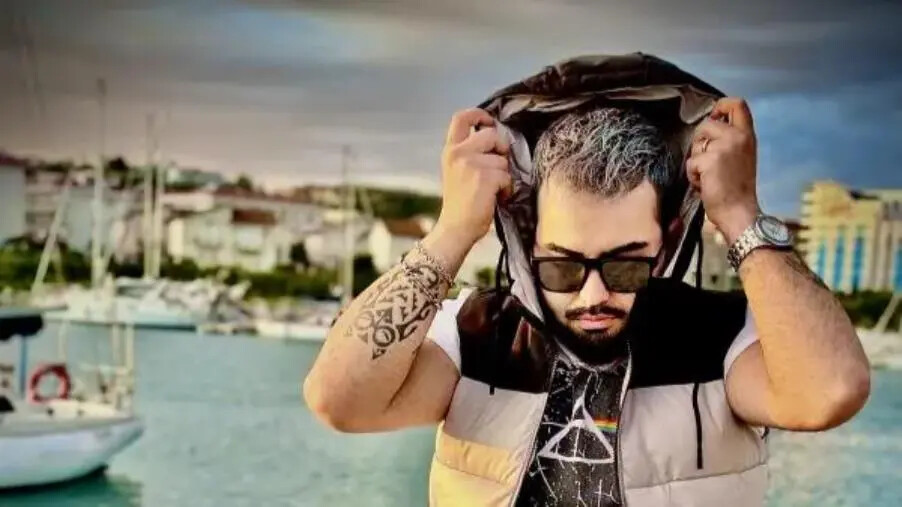 Catanzaro, il catanzarese Crono debutta con "Nella mia iride": in inno alla paternità images Catanzaro, il catanzarese Crono debutta con "Nella mia iride": in inno alla paternità