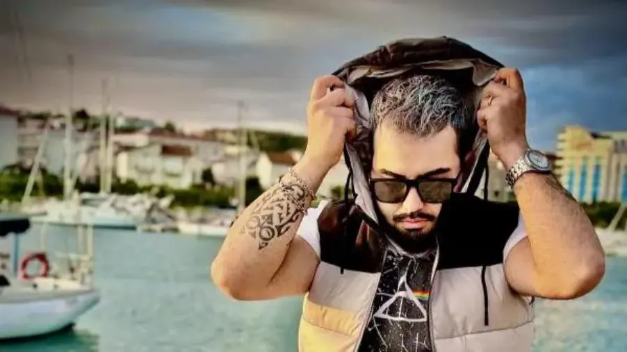 images Catanzaro, il catanzarese Crono debutta con "Nella mia iride": in inno alla paternità  