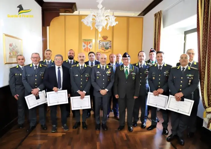 images Guardia di Finanza Catanzaro, consegnate le medaglie mauriziane per 10 lustri di carriera (NOMI)