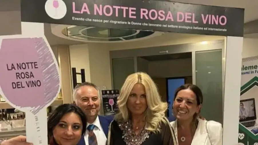 Trebisacce, verso la IV Edizione della "Notte Rosa del Vino": appuntamento per il 5 e 6 luglio images Trebisacce, verso la IV Edizione della "Notte Rosa del Vino": appuntamento per il 5 e 6 luglio