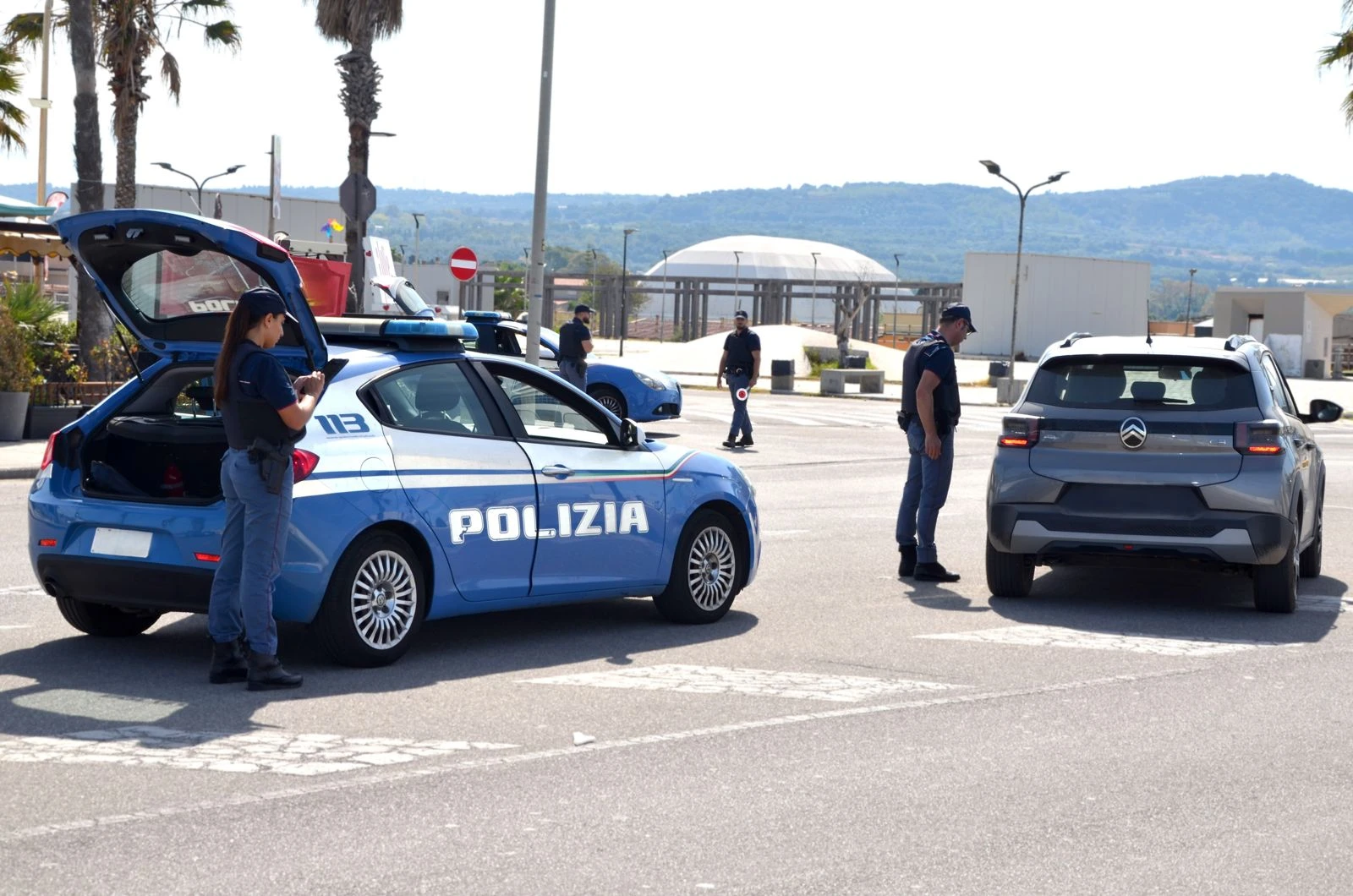 Furto in casa di un anziano a Gioia Tauro: arrestati ed estradati i quattro presunti responsabili