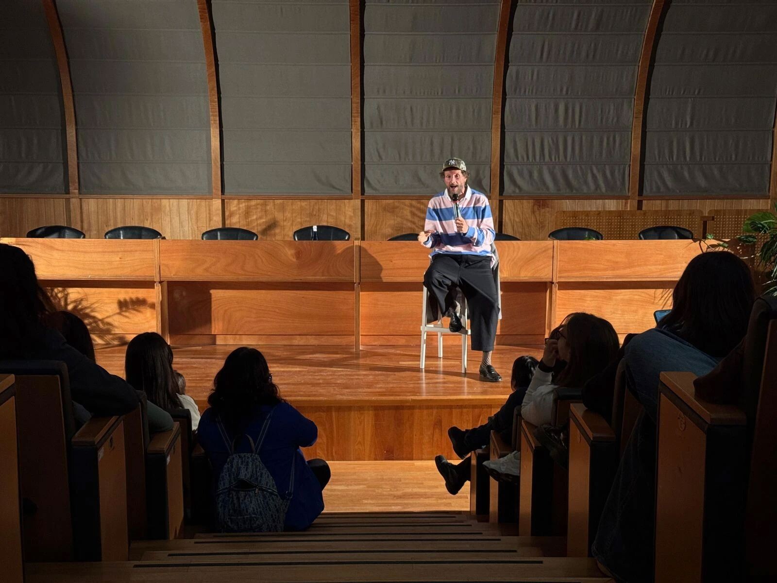 images Jovanotti all'UMG incanta gli studenti: "Qui per vincere la sfida dei grandi eventi"