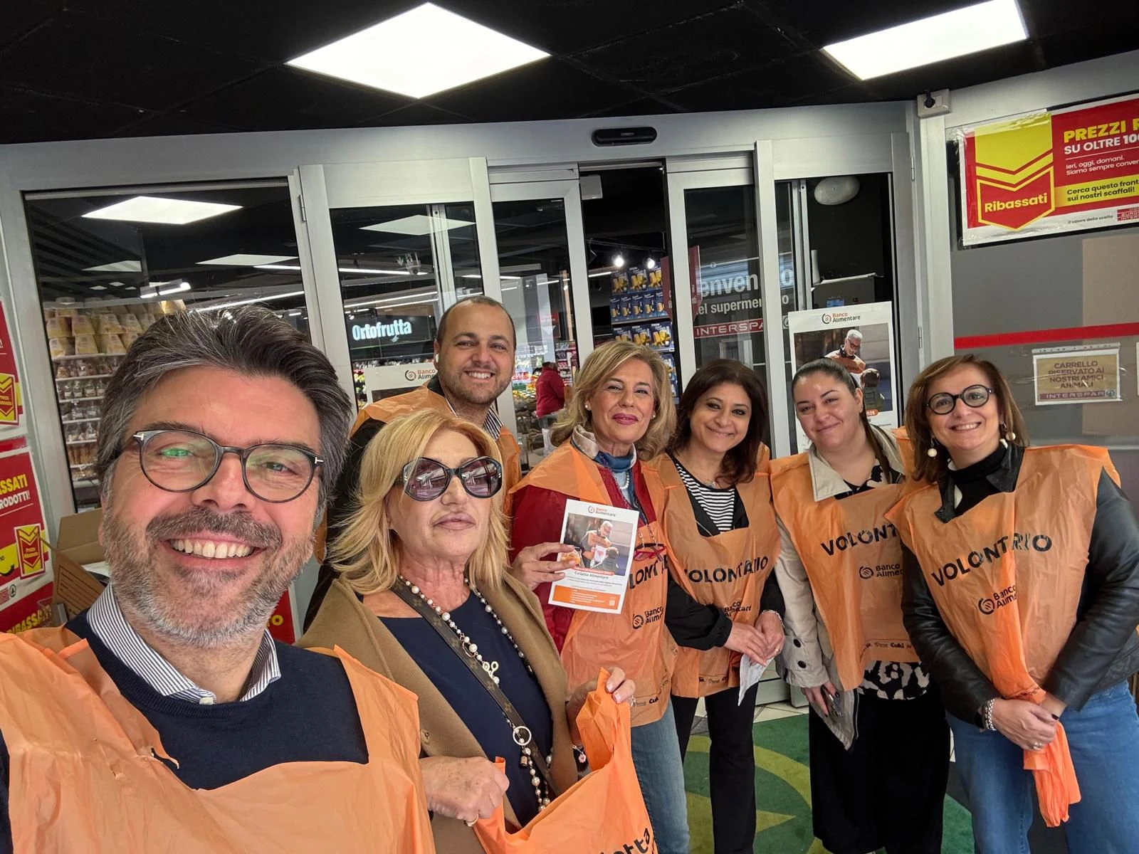Catanzaro protagonista della Colletta Alimentare: in prima linea il Lions Club Catanzaro Host e il Leo Club Catanzaro Host