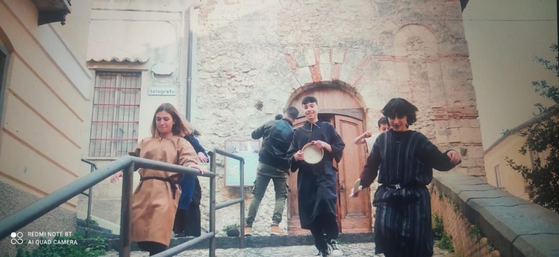 L’Ic “Patari-Rodari” medaglia d’oro al concorso nazionale “Napoli 99: la scuola adotta un monumento”
images L’Ic “Patari-Rodari” medaglia d’oro al concorso nazionale “Napoli 99: la scuola adotta un monumento”