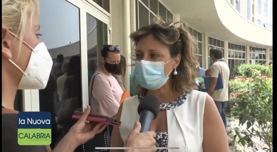 images I pescatori del Crotonese chiedono un indennizzo: "In mare troppe piattaforme Eni, non abbiamo più spazio per lavorare" 
