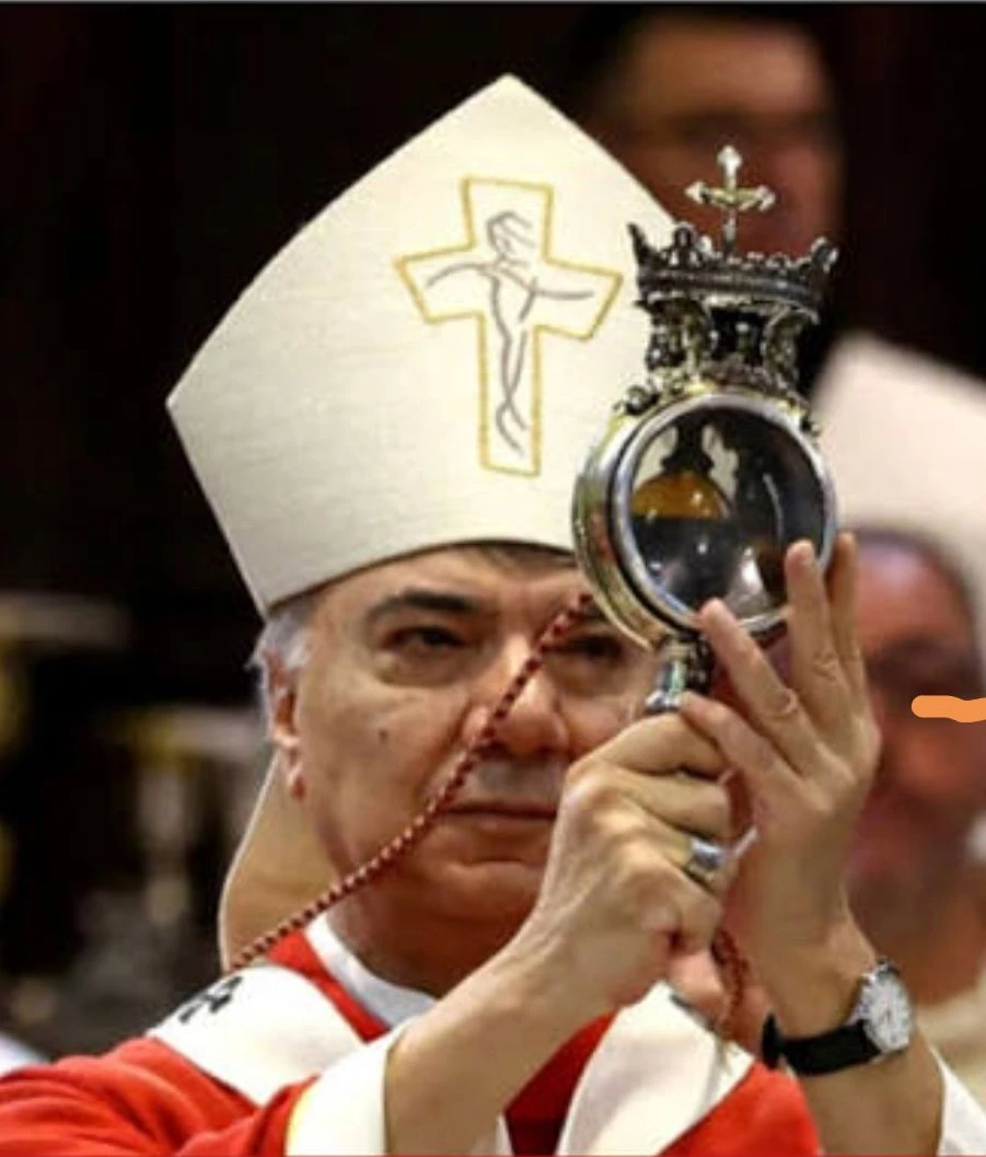 San Gennaro, si rinnova il prodigio: l’appello del cardinale Battaglia "Basta sangue, il prossimo anno si parli solo di quello del Santo"