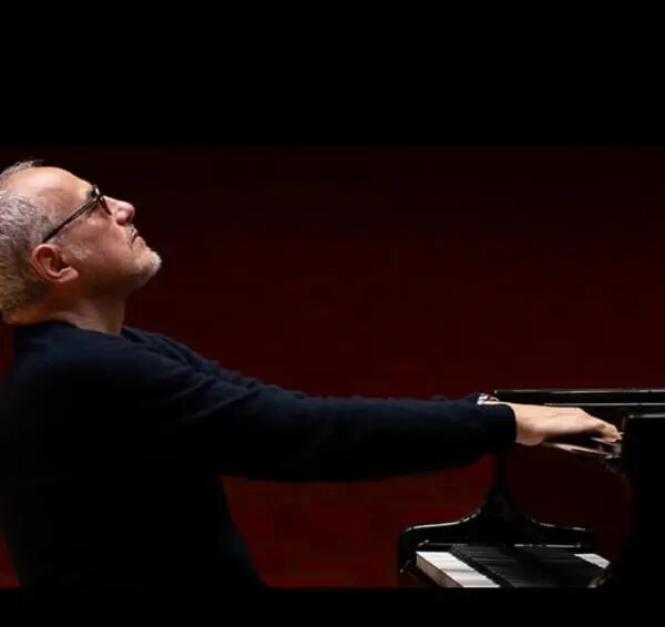 Danilo Rea e le stelle del canto
in concerto al teatro Manfroce di Palmi
images Danilo Rea e le stelle del canto
in concerto al teatro Manfroce di Palmi