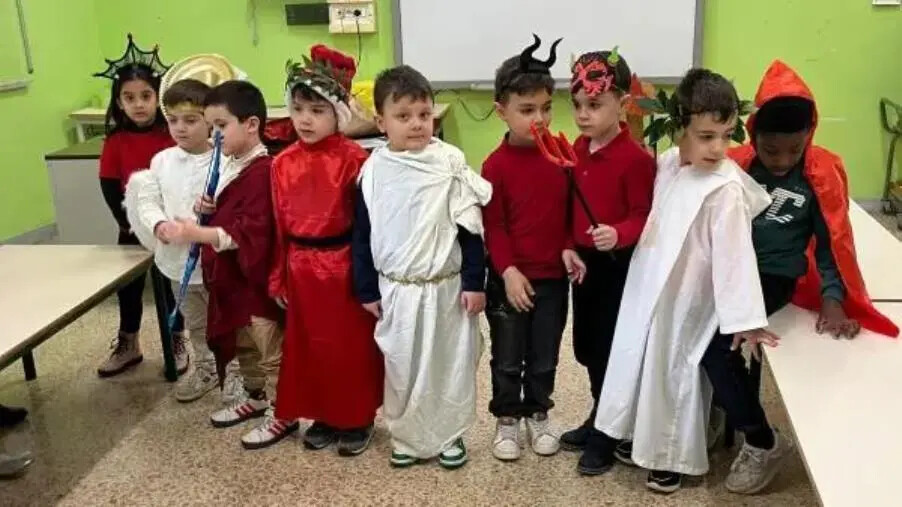 La Scuola dell’Infanzia I.C. Catanzaro "Mater Domini Nord Est Manzoni" ha celebrato il Dantedì images La Scuola dell’Infanzia I.C. Catanzaro "Mater Domini Nord Est Manzoni" ha celebrato il Dantedì