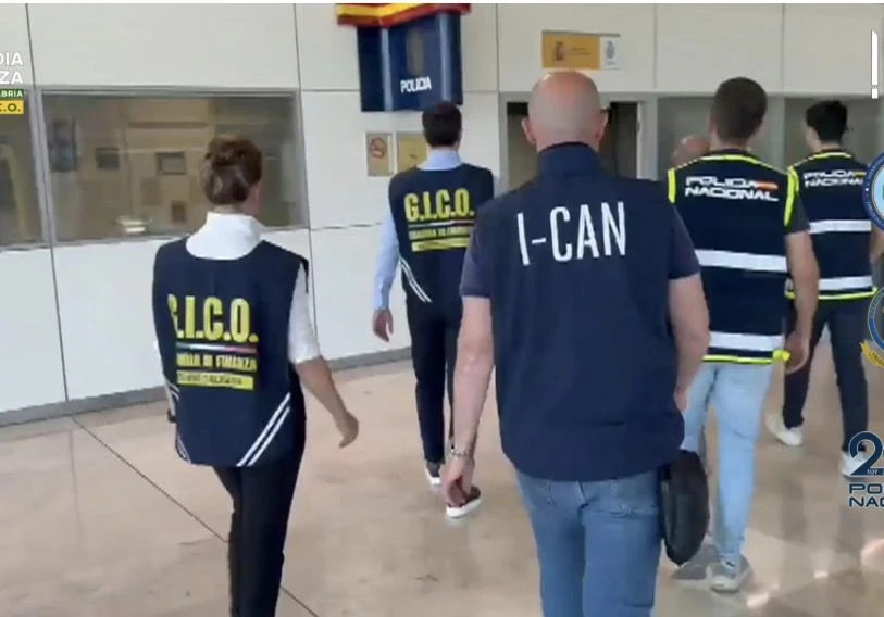 ‘Ndrangheta, consegnato alle autorità italiane Domenico Paviglianiti catturato in Spagna a giugno scorso
