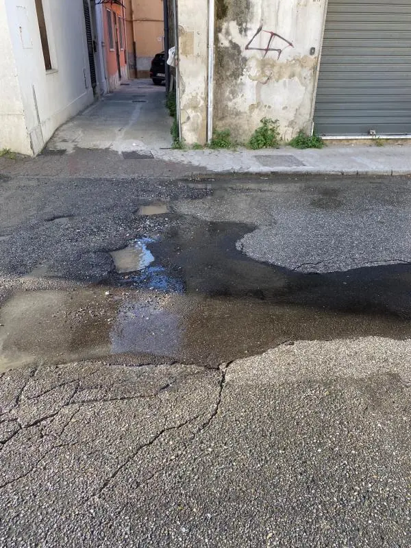 images Catanzaro, Costa: “A una settimana dai lavori, spuntano di nuovo le voragini lungo la strada principale di Santa Maria”