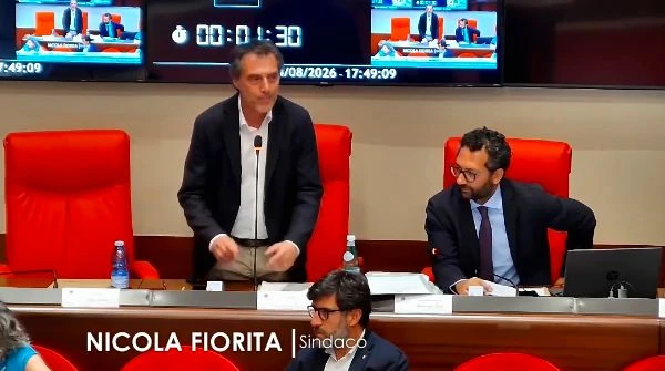 Consiglio comunale, polemiche per assunzioni e incarichi ma alla fine ok al finanziamento della Catanzaro Servizi 