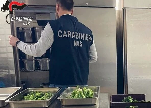 Controlli a tappeto dei Nas di Catanzaro: a maggio risultate irregolari il 70% delle attività