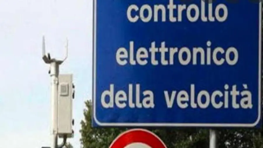 Multe con autovelox non omologato a Cropani, la Prefettura annulla i verbali: il Codacons chiede chiarezza