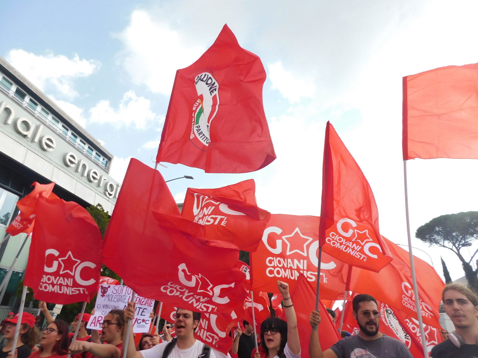 Catanzaro, al Centro Sociale Fasano il cineforum dei Giovani Comunisti: oggi la proiezione de “La classe operaia va in paradiso” images Catanzaro, al Centro Sociale Fasano il cineforum dei Giovani Comunisti: oggi la proiezione de “La classe operaia va in paradiso”