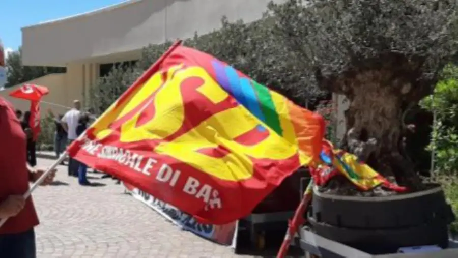 Sanità Calabria, USB diffida Regione e ASP: "Pagate subito l’indennità di emergenza-urgenza"