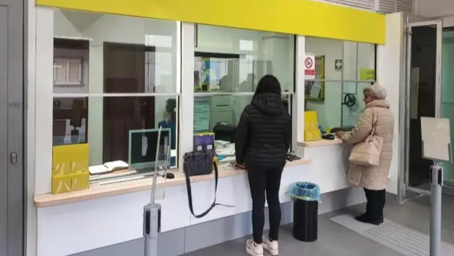 images Riaperti gli uffici postali di Sersale e di Acconia di Curinga 