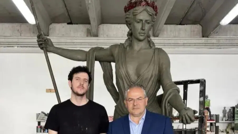 images Antonio Affidato realizza la statua di Hera Lacinia
