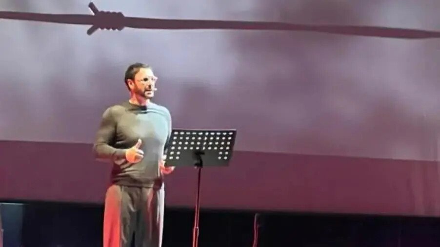 images La voce di&nbsp;Raoul Bova che racconta “Il nuotatore di Auschwitz” cattura il Teatro Comunale di Catanzaro