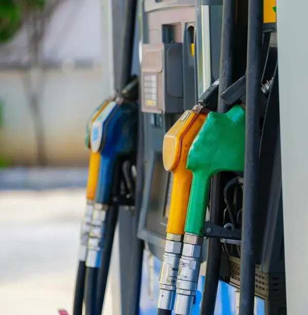 Caro carburanti: nel Crotonese la protesta degli agricoltori sulla Statale 106