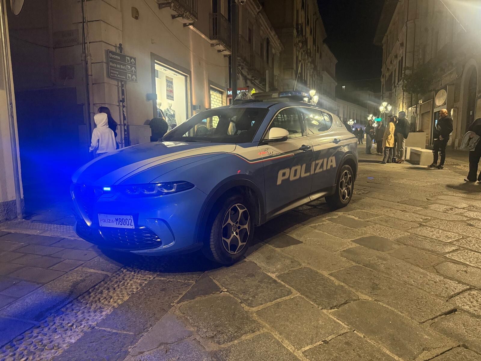 images Catanzaro, aggredisce alcuni giovani lungo corso Mazzini: donna fermata dalla Polizia