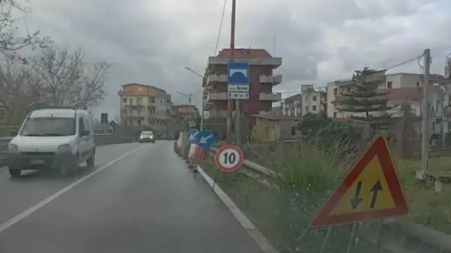 Grave situazione di pericolo sulla strada di Badolato, "Basta Vittime sulla SS 106" torna a chiedere interventi ad Anas images Grave situazione di pericolo sulla strada di Badolato, "Basta Vittime sulla SS 106" torna a chiedere interventi ad Anas