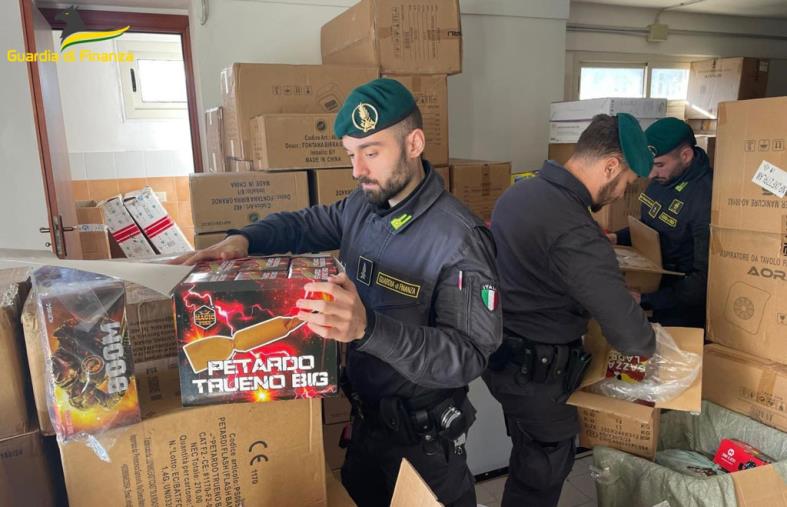 Lamezia, sequestrate oltre 2 tonnellate di fuochi d’artificio: segnalati proprietari dei magazzini images Lamezia, sequestrate oltre 2 tonnellate di fuochi d’artificio: segnalati proprietari dei magazzini