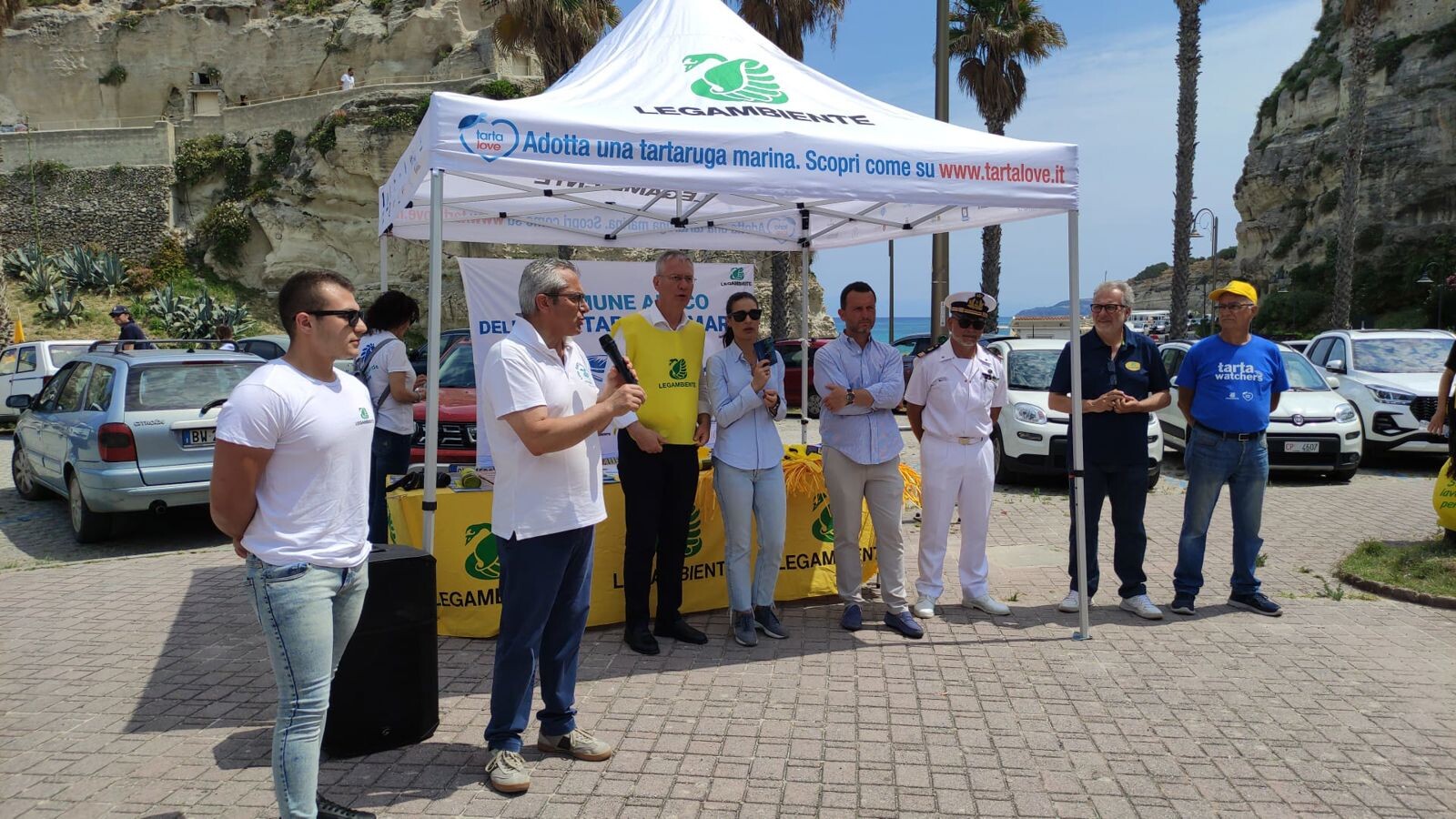 Gli studenti dell’Istituto d’Istruzione Superiore di Tropea concludono l’anno con i volontari del Circolo Legambiente Ricadi images Gli studenti dell’Istituto d’Istruzione Superiore di Tropea concludono l’anno con i volontari del Circolo Legambiente Ricadi