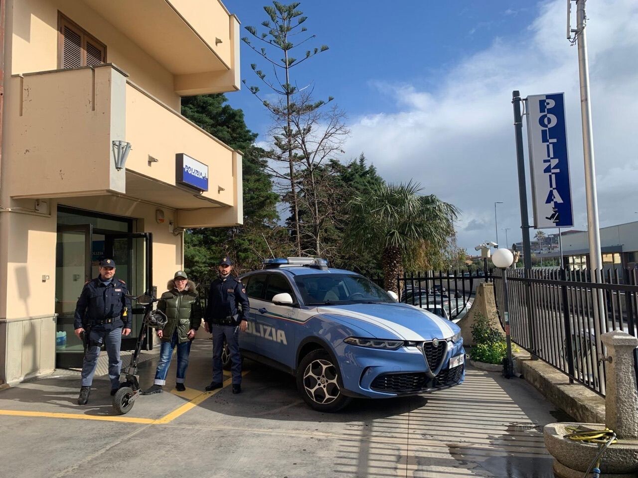 images Tropea, ruba un monopattino ma viene subito rintracciato: foglio di via obbligatorio