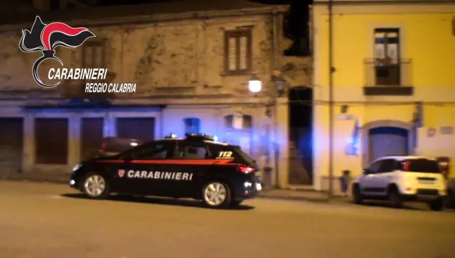 images Gioia Tauro, ai domiciliari con braccialetto elettronico ma con allaccio abusivo alla corrente