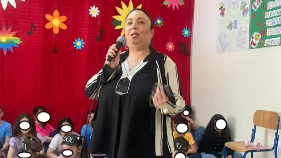 images All'IC Nord Est Manzoni di Catanzaro educazione e sensibilità sociale con il Musical "Il Bullo e il Prato Armonioso"