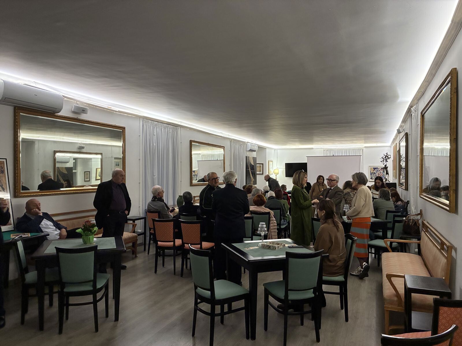 images Catanzaro celebra Mimmo Rotella: al Circolo 1871 la proiezione di “Rotella fuori posto” 