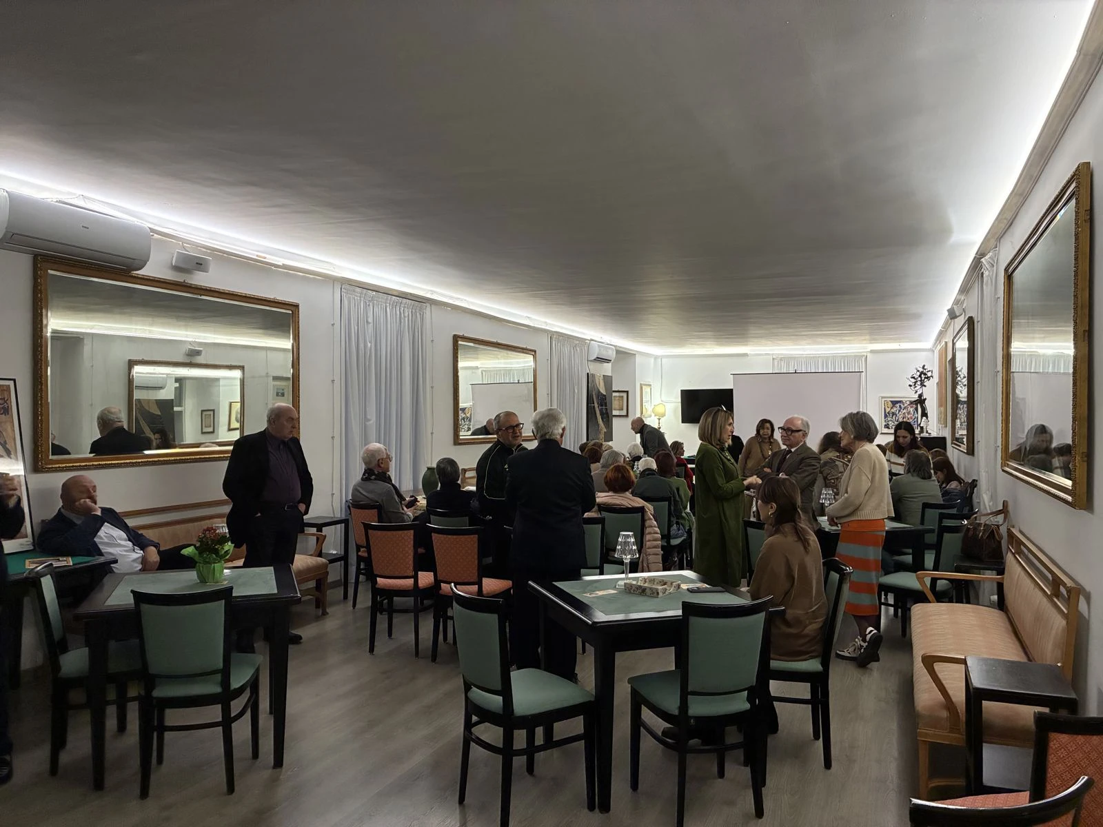 Catanzaro celebra Mimmo Rotella: al Circolo 1871 la proiezione di “Rotella fuori posto” 