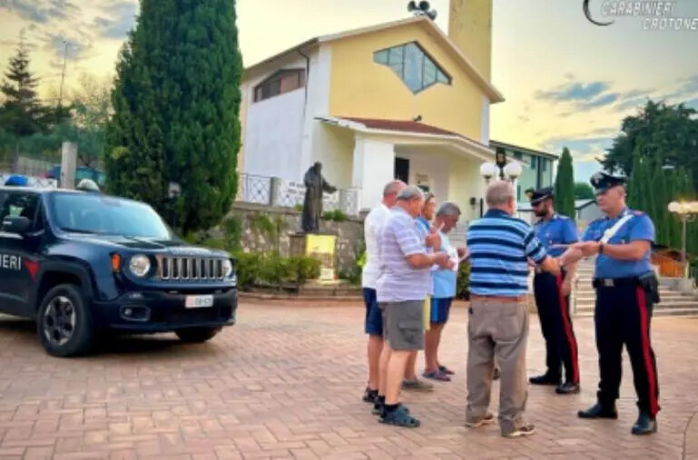 A Cirò i carabinieri incontrano gli anziani: obiettivo informare contro le truffe images A Cirò i carabinieri incontrano gli anziani: obiettivo informare contro le truffe