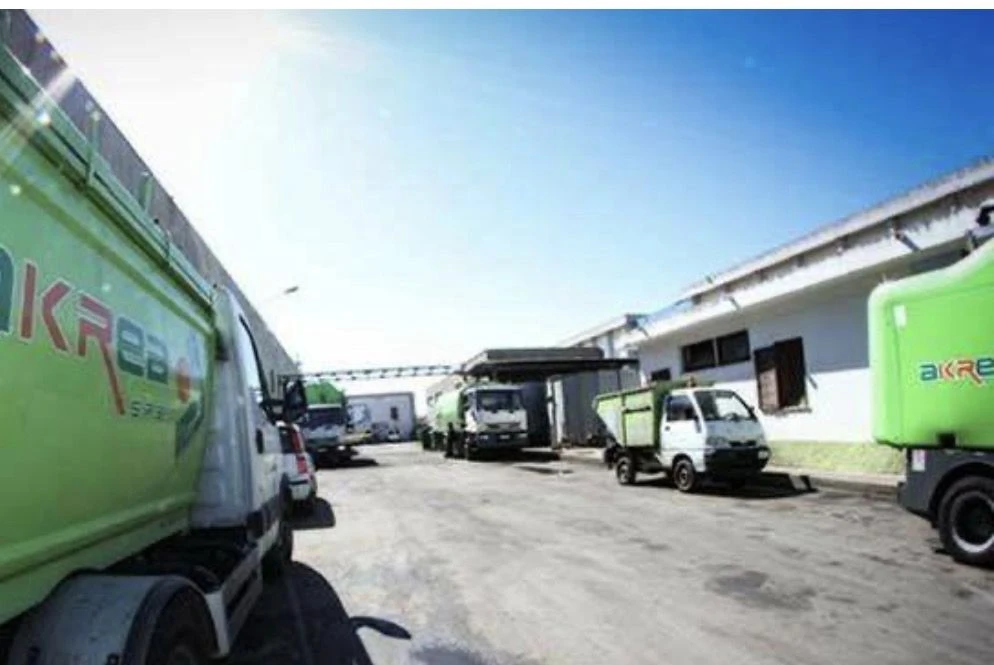 Crotone, mezzi per la raccolta dei rifiuti messi in quarantena per radioattività