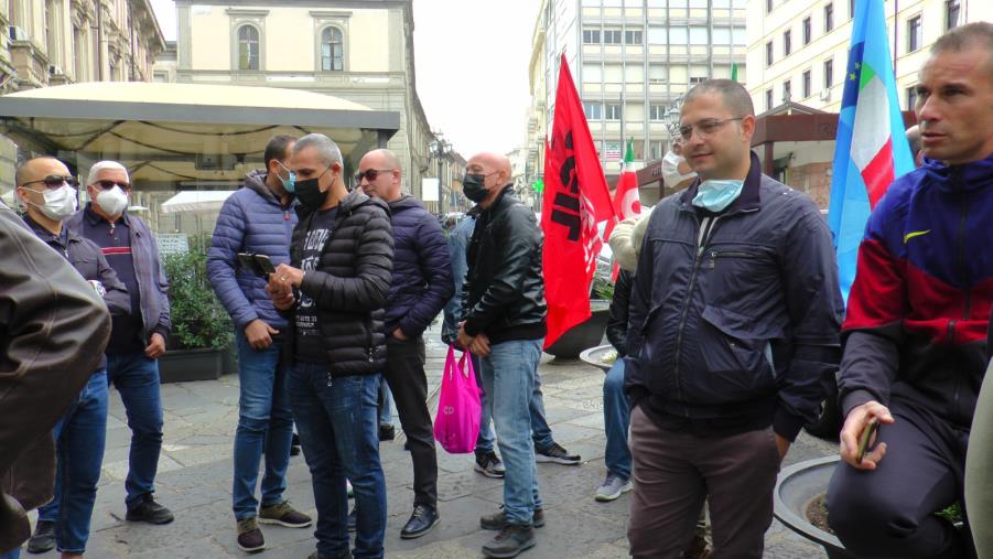 Catanzaro. Gli ex dipendenti delle grafiche Abramo in piazza: "Evitare licenziamenti”
 images Catanzaro. Gli ex dipendenti delle grafiche Abramo in piazza: "Evitare licenziamenti”