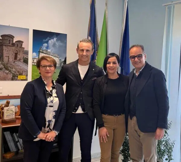 Ferrovia Calabro-Lucana, il sindaco di Chiaravalle incontra il Commissario del Parco Naturale Regionale delle Serre images Ferrovia Calabro-Lucana, il sindaco di Chiaravalle incontra il Commissario del Parco Naturale Regionale delle Serre