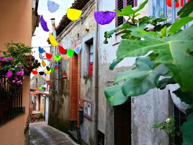 images La Proloco di Simeri Crichi veste a festa le vie più antiche del paese