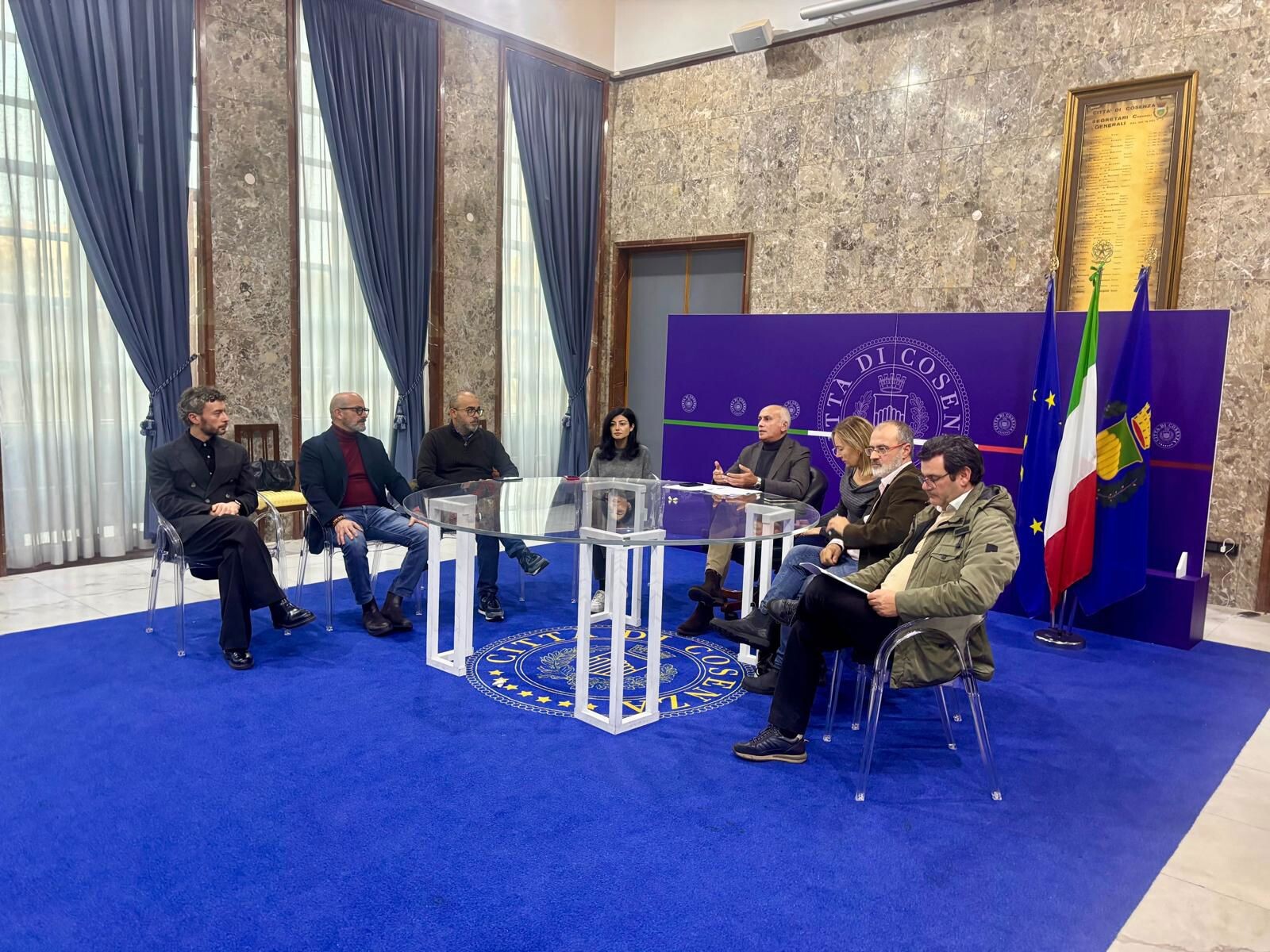 images Il sindaco Franz Caruso ha incontrato le associazioni dei commercianti: “Dialogo avanti, ma serve collaborazione”