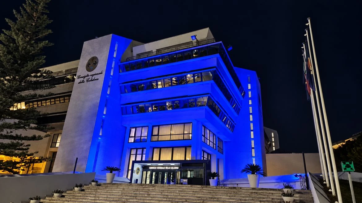 Giornata mondiale per la prevenzione del suicidio, Palazzo Campanella si illumina di blu