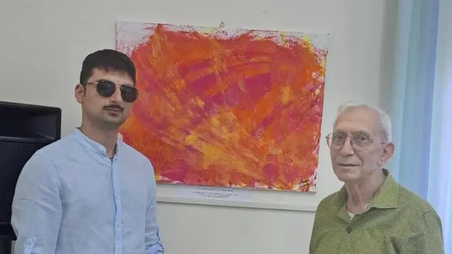 L'artista catanzarese Claudio Caroleo dona un suo quadro alla Biblioteca dell’Amore di Davoli images L'artista catanzarese Claudio Caroleo dona un suo quadro alla Biblioteca dell’Amore di Davoli