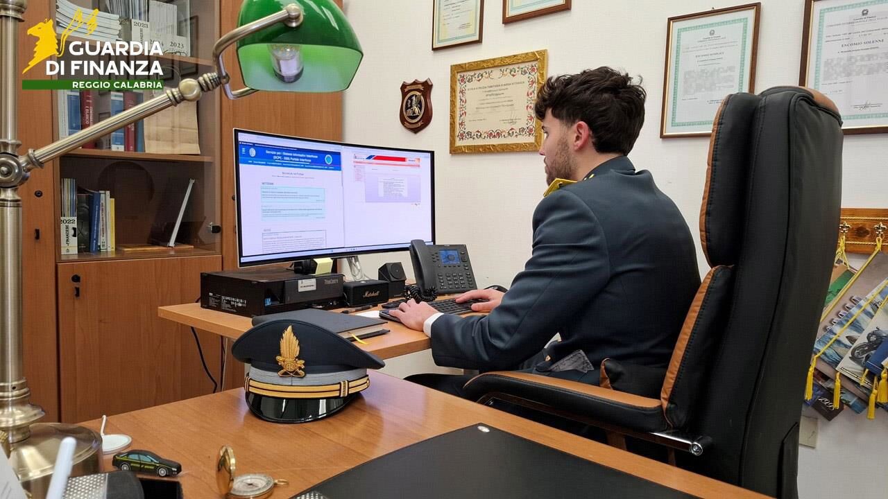 images Reggio, sottrae oltre 80mila euro a una persona fragile dopo un lutto familiare: arrestato  