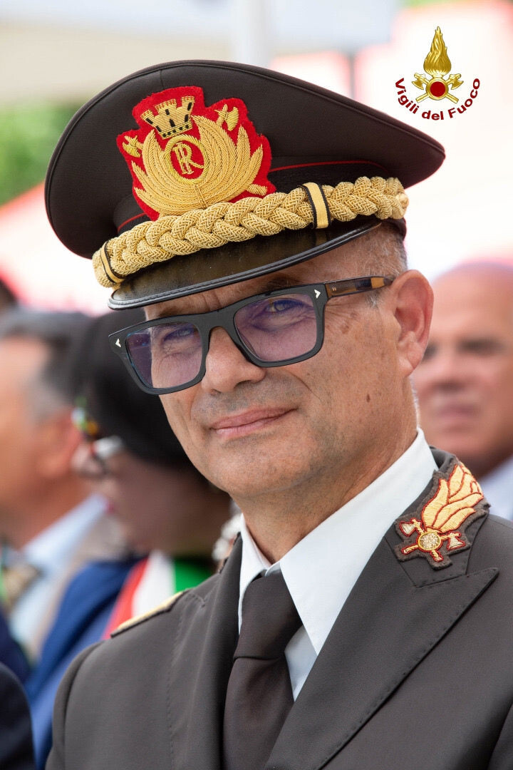 images Vigili del Fuoco Catanzaro, va in pensione il comandante Bennardo